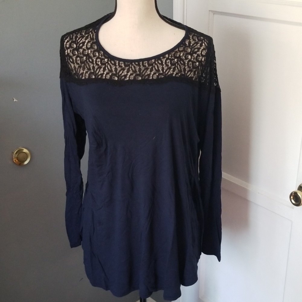 Old Navy tunic with side slits and lace detail XL